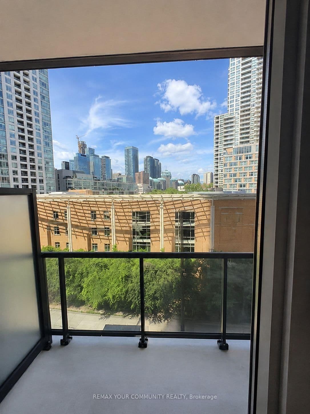 159 Wellesley Street E, Unit 404 thumbnail 9