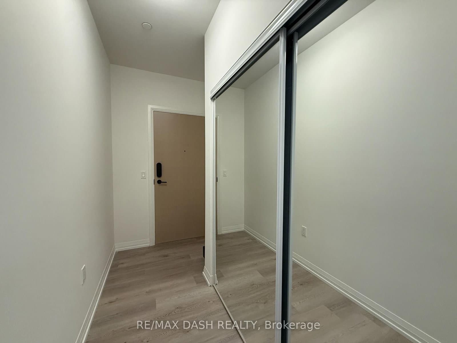 280 Dundas Street W, Unit 417 thumbnail 2