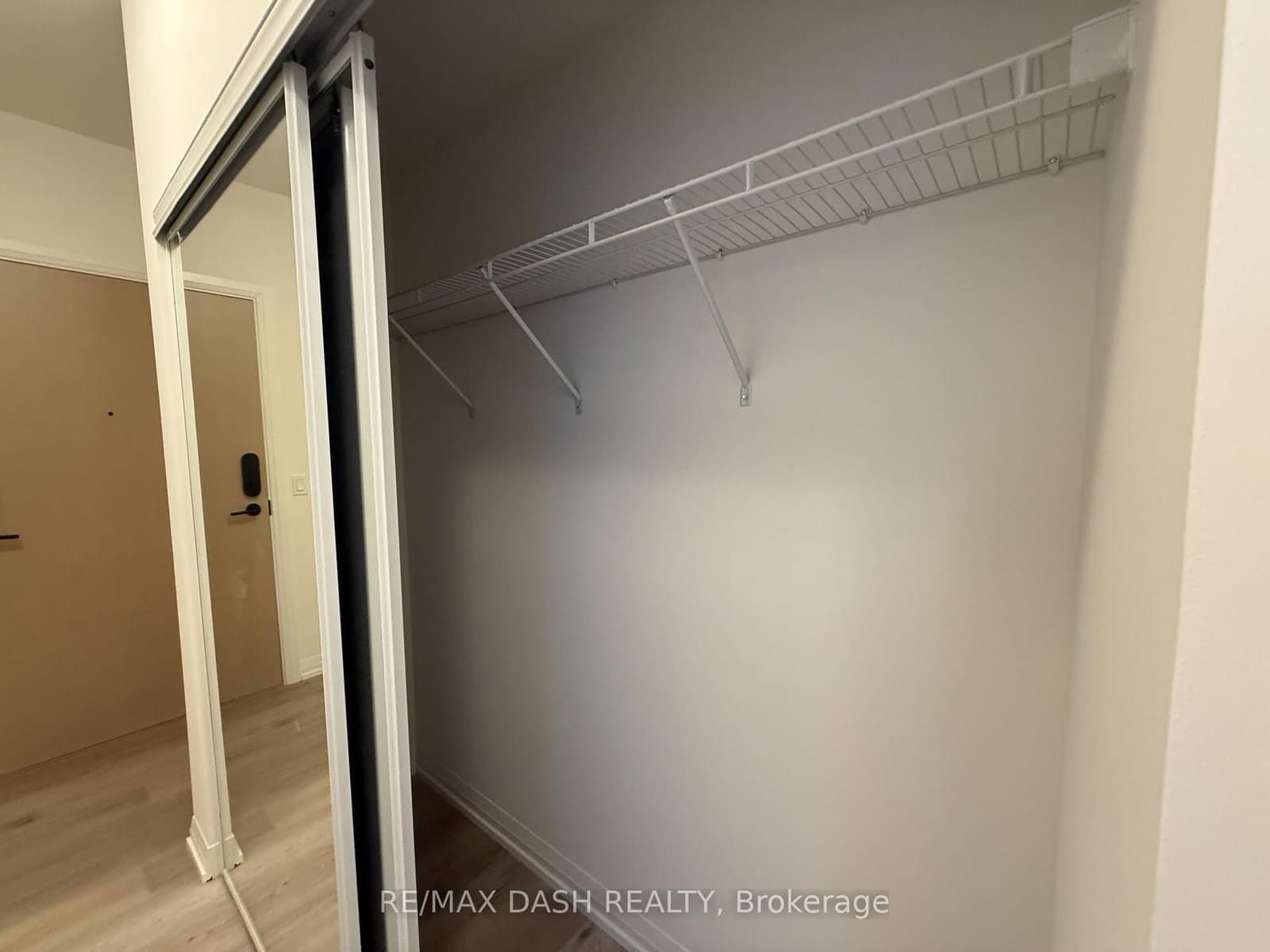 280 Dundas Street W, Unit 417 thumbnail 3