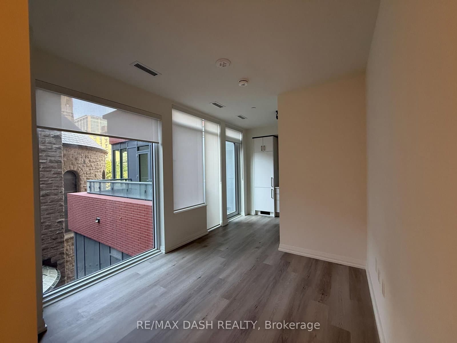 280 Dundas Street W, Unit 417 thumbnail 6