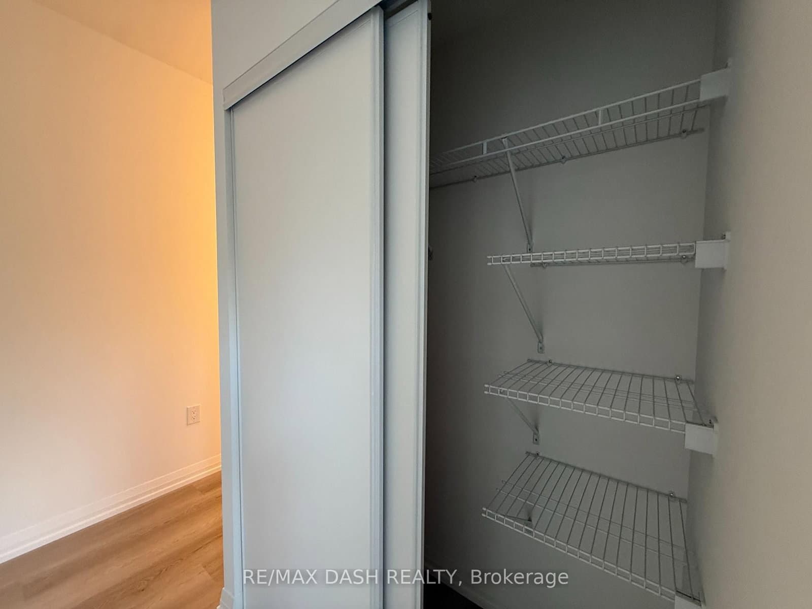 280 Dundas Street W, Unit 417 thumbnail 7