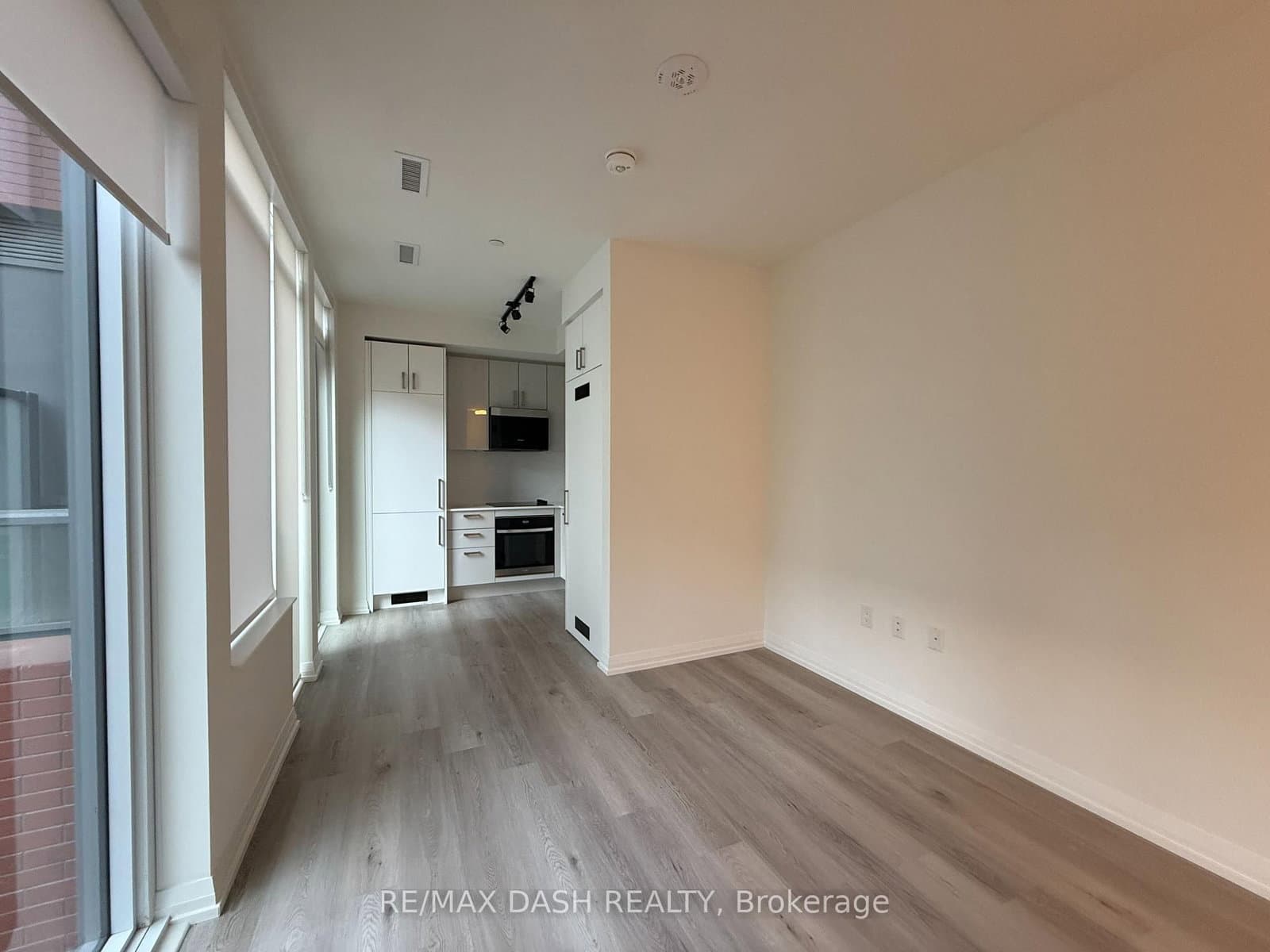 280 Dundas Street W, Unit 417 thumbnail 8