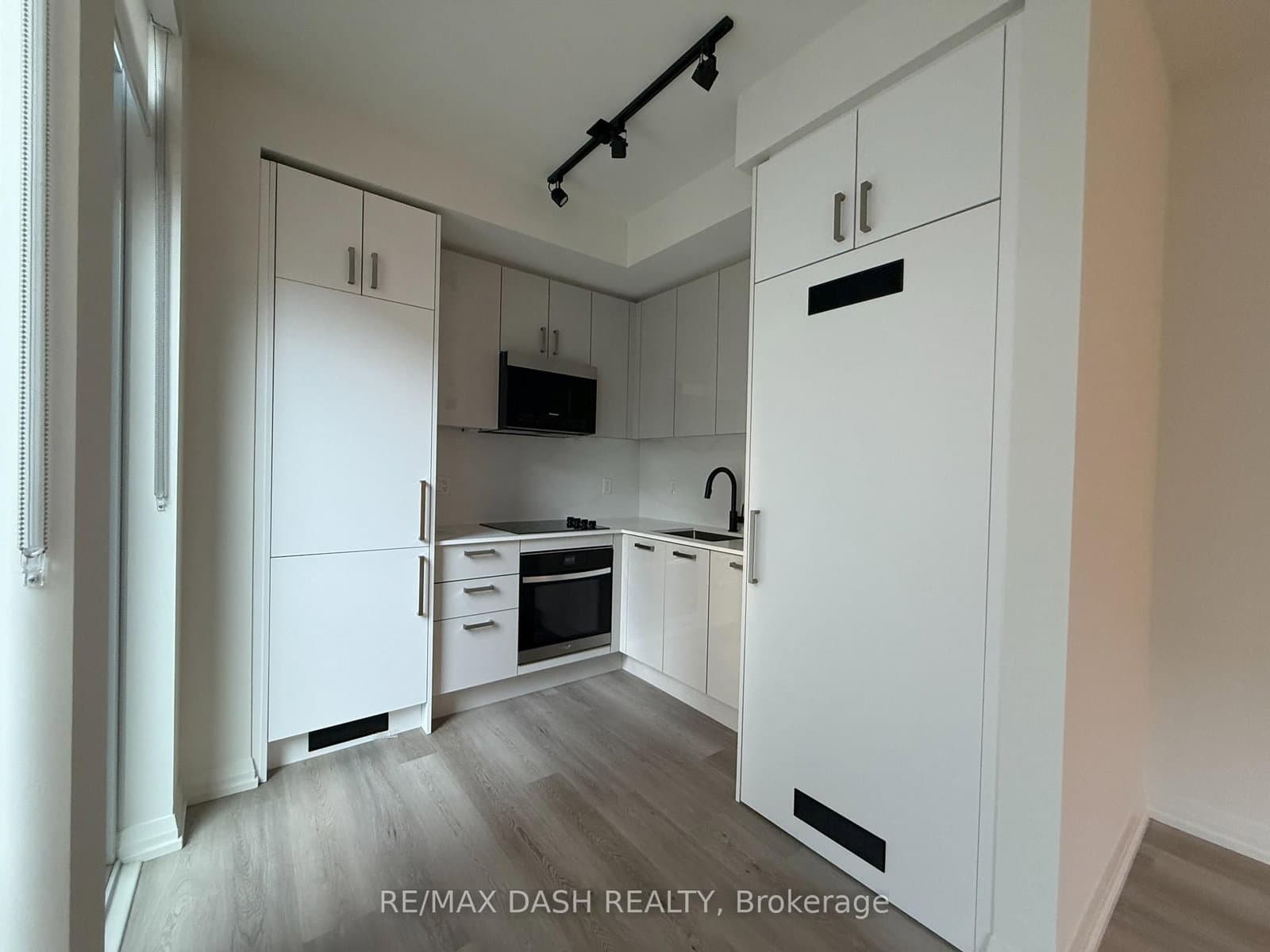 280 Dundas Street W, Unit 417 thumbnail 9