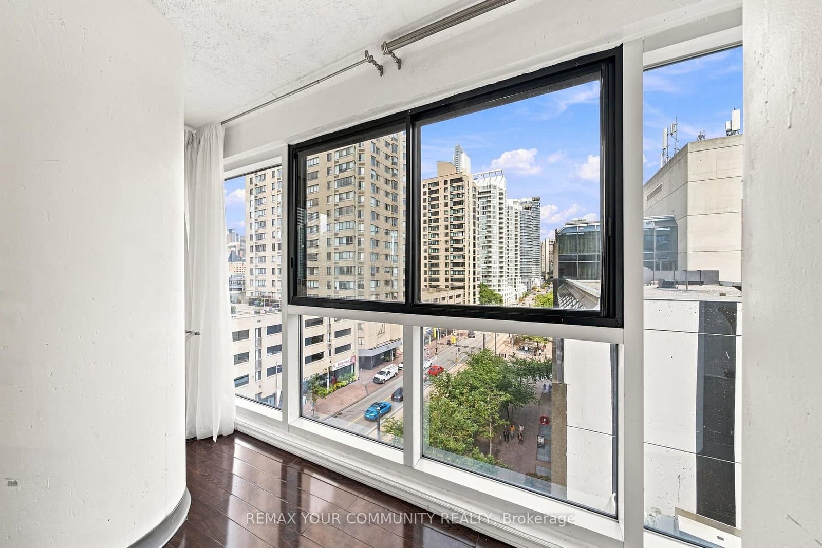 251 Queens Quay, Unit 705 thumbnail 28