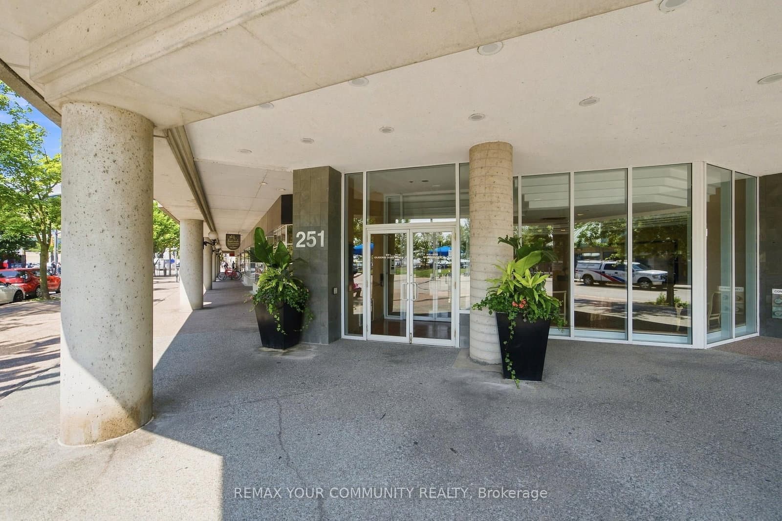 251 Queens Quay, Unit 705 thumbnail 3