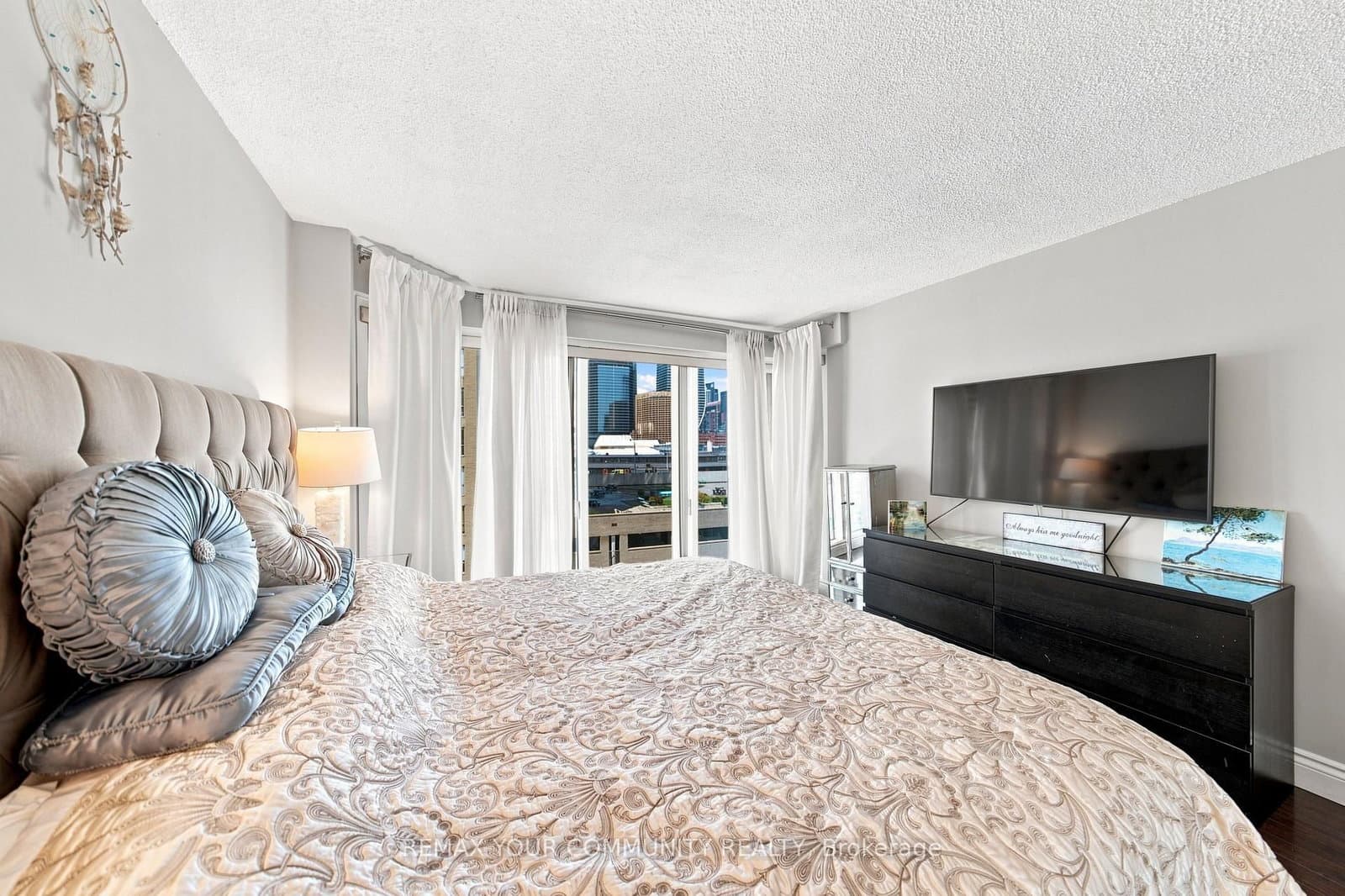 251 Queens Quay, Unit 705 thumbnail 31