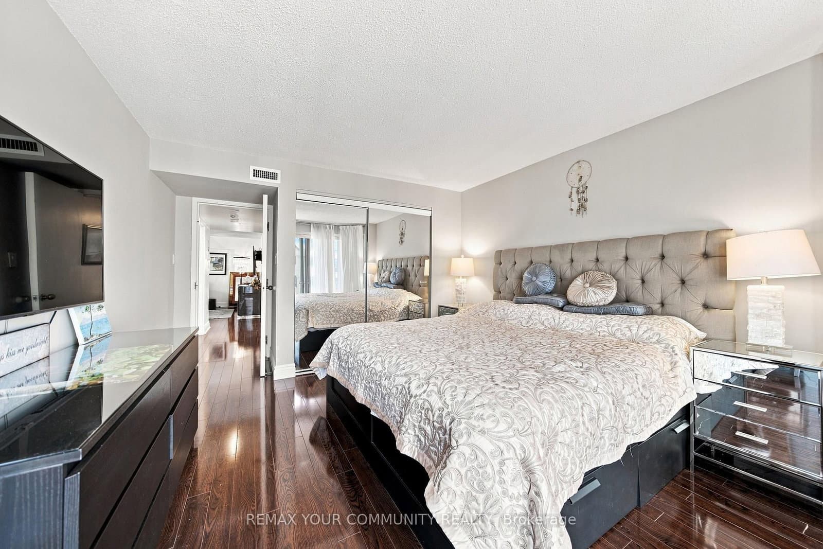 251 Queens Quay, Unit 705 thumbnail 32