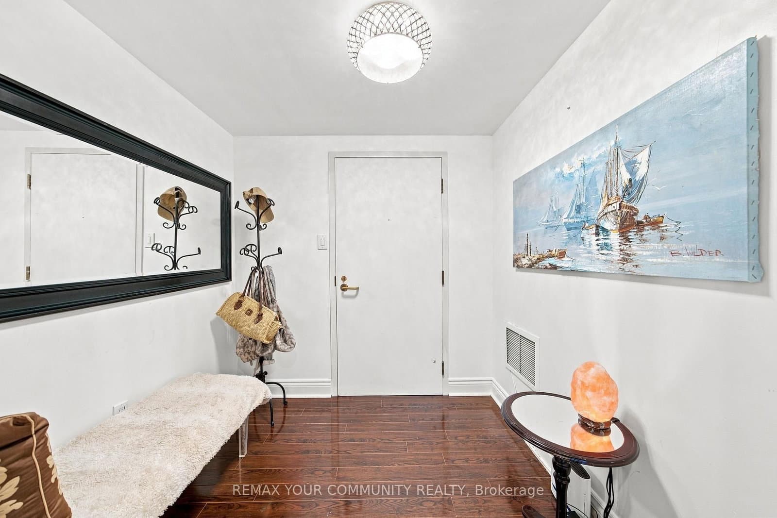 251 Queens Quay, Unit 705 thumbnail 4