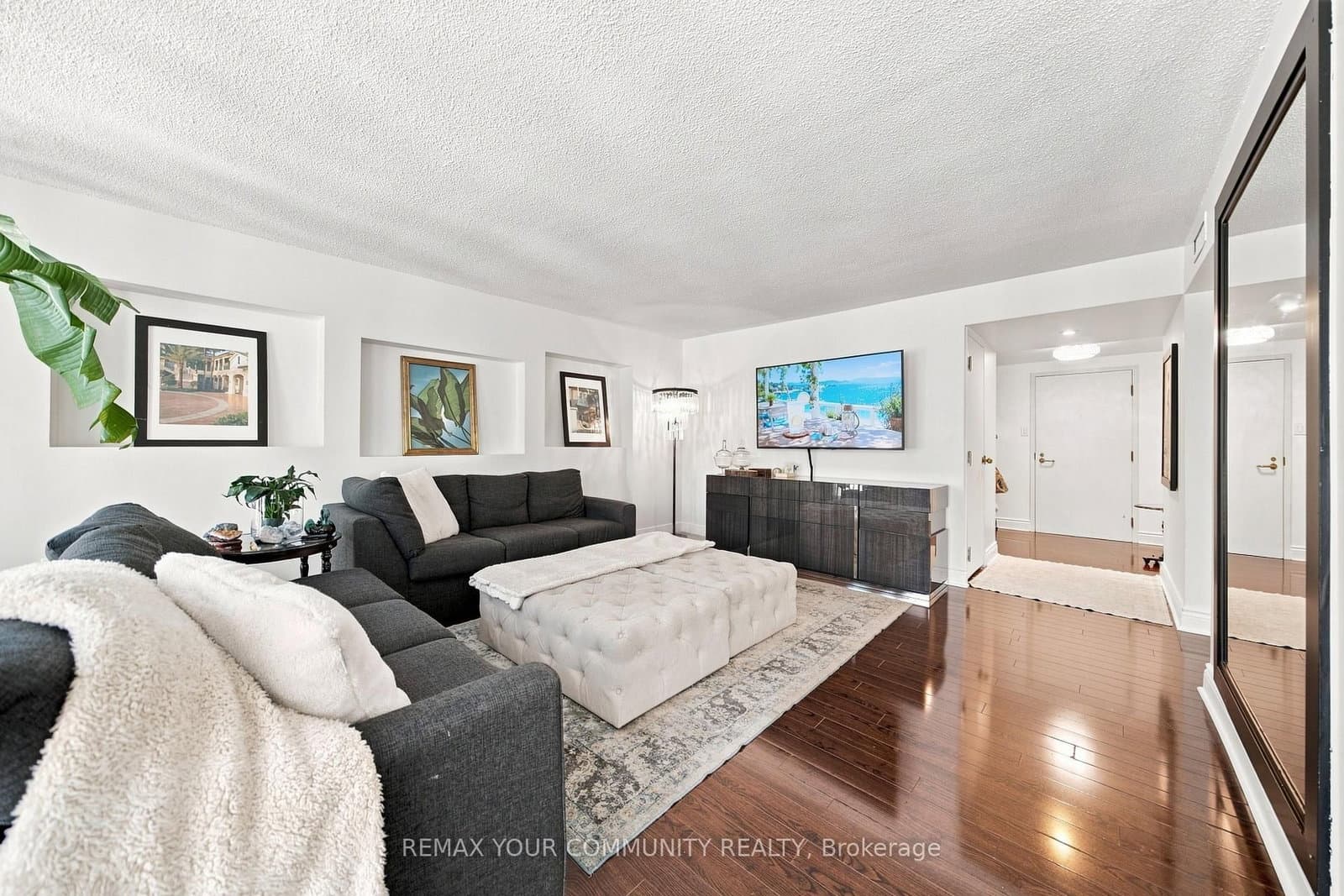 251 Queens Quay, Unit 705 thumbnail 8