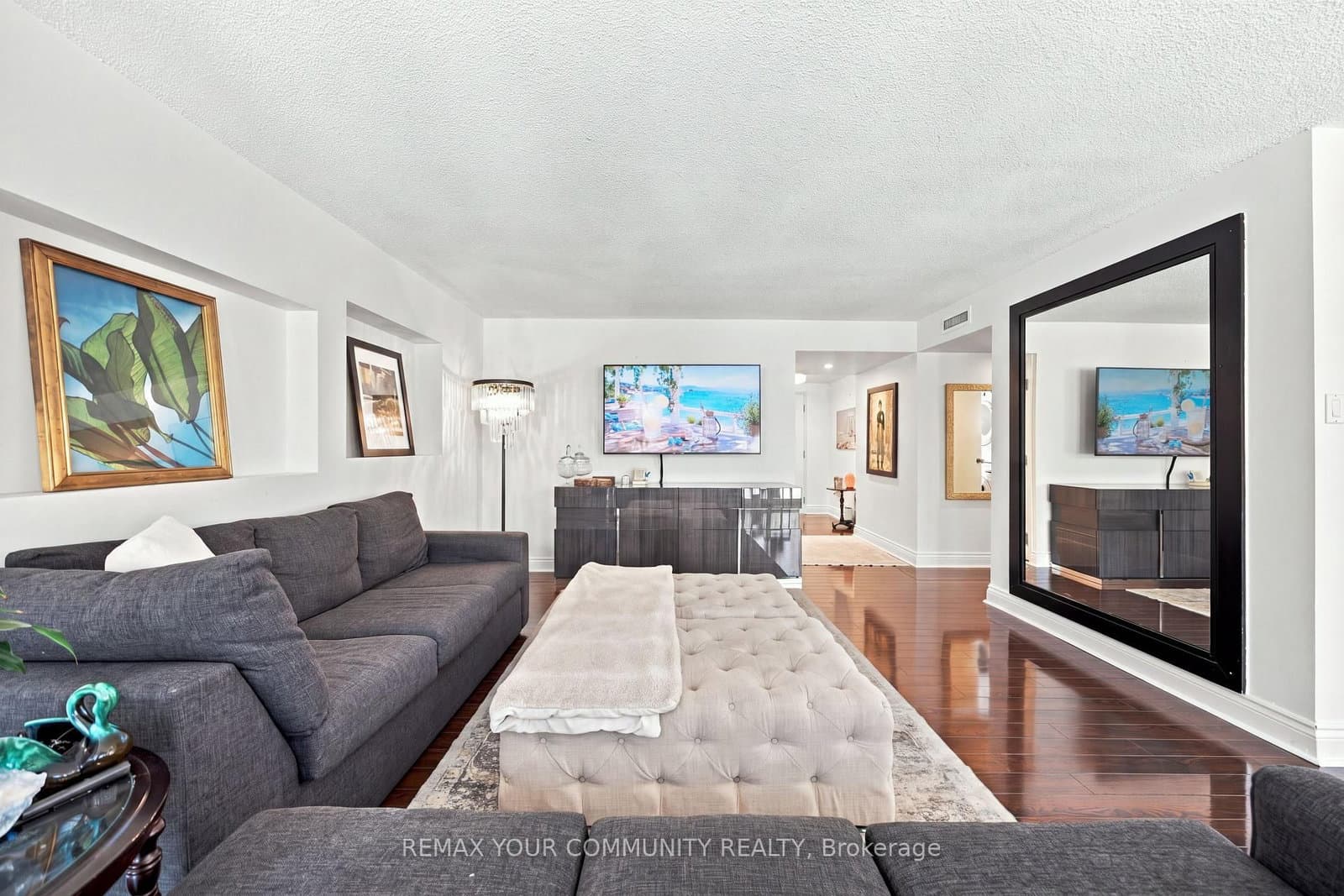 251 Queens Quay, Unit 705 thumbnail 9