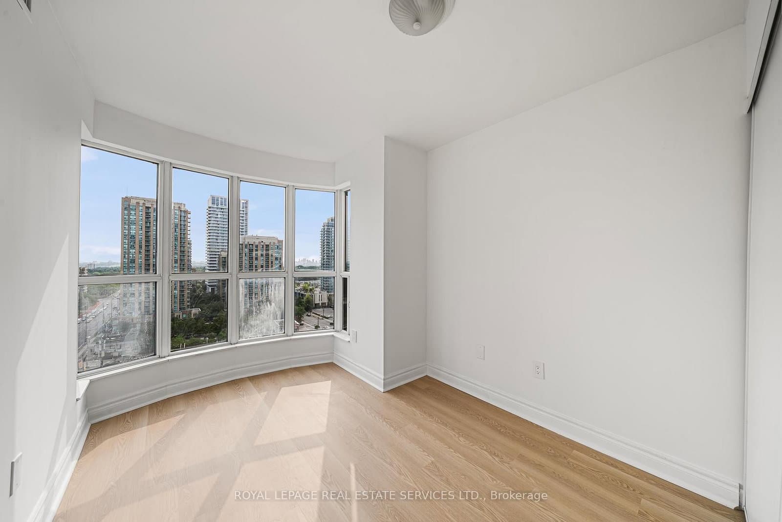 7 Lorraine Drive, Unit 1912 thumbnail 15