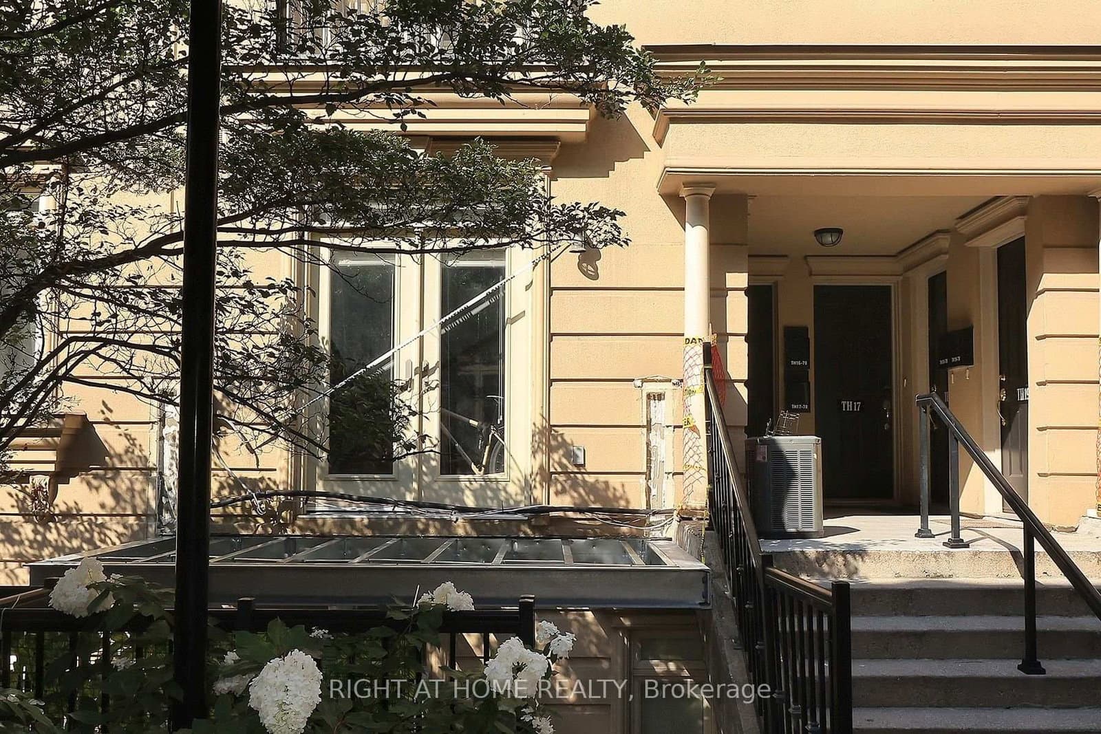 78 Carr Street, Unit TH12 - Image 1