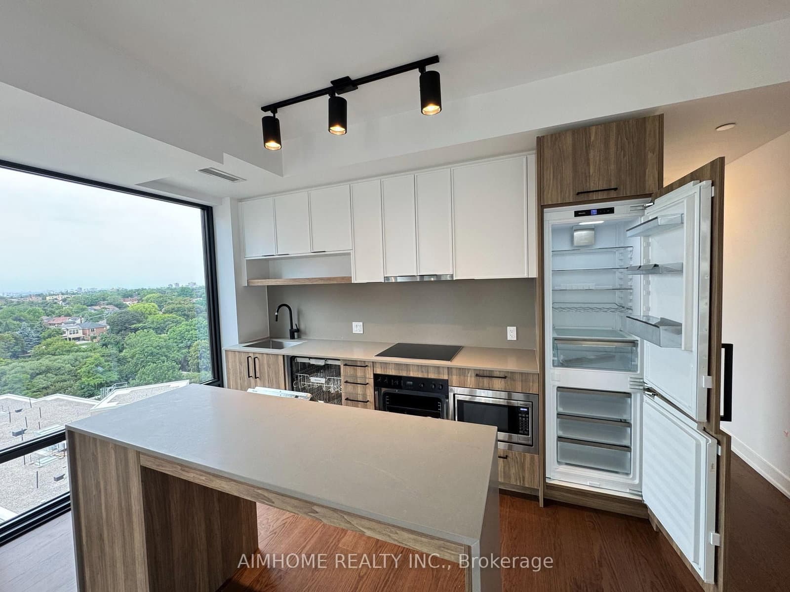 91 Montclair Avenue, Unit 1606 thumbnail 4