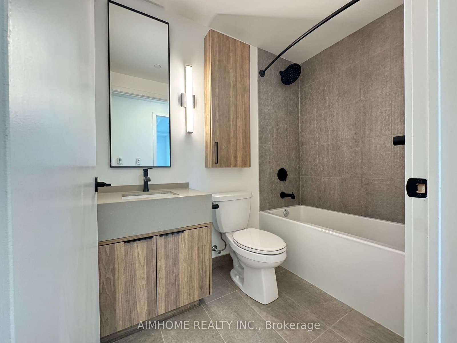 91 Montclair Avenue, Unit 1606 thumbnail 9