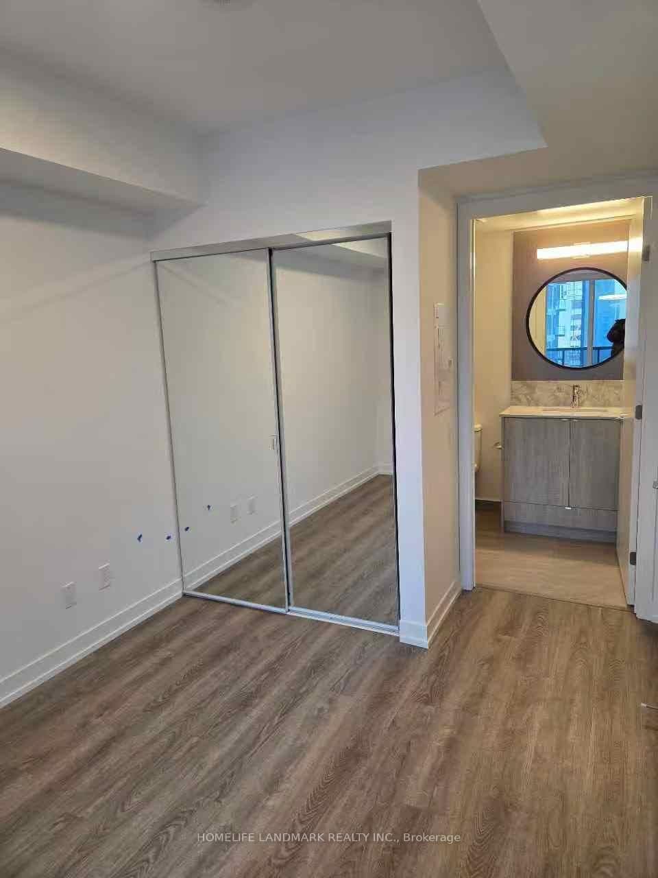 771 Yonge Street W, Unit 1002 thumbnail 5