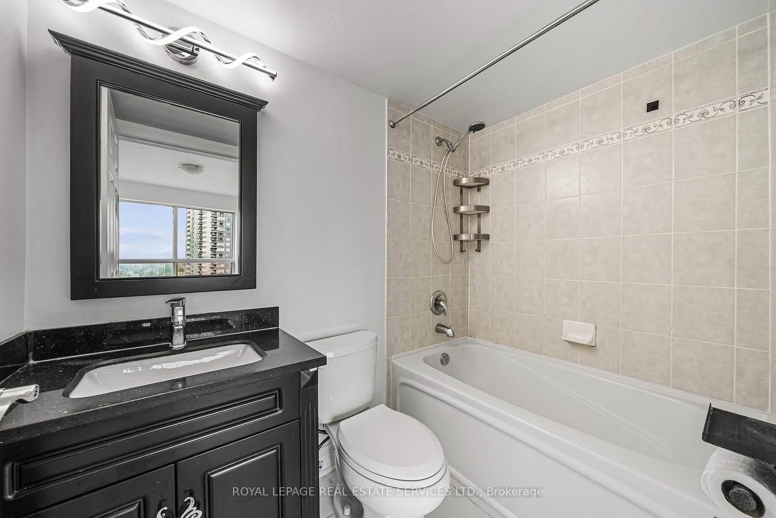 7 Lorraine Drive, Unit 1912 thumbnail 12