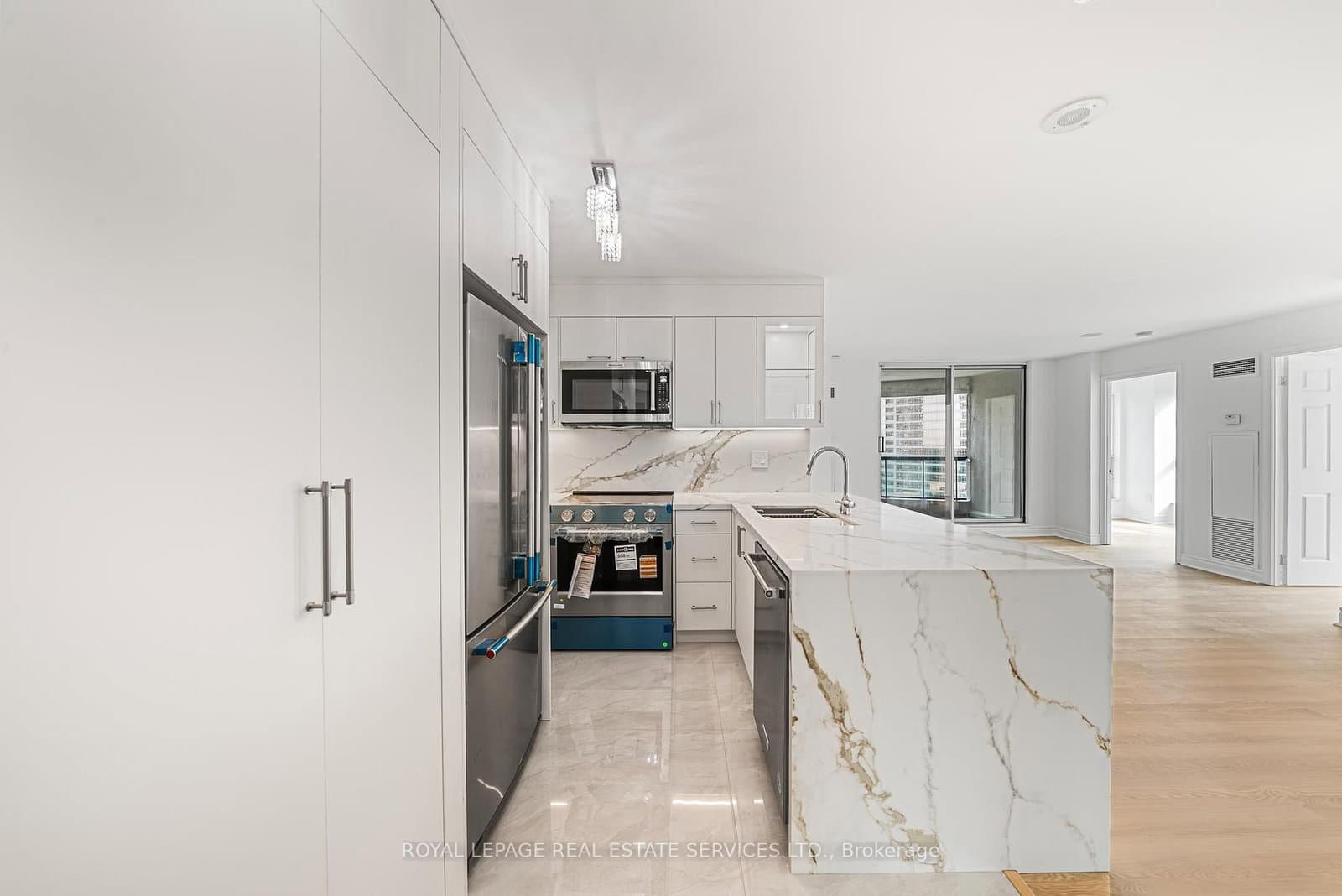 7 Lorraine Drive, Unit 1912 thumbnail 5