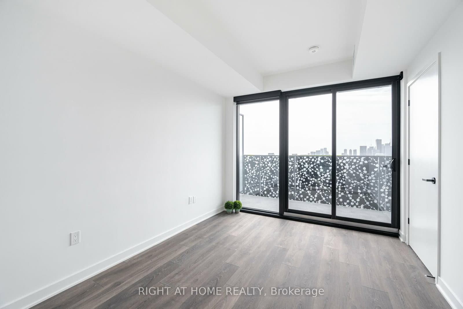 55 Charles Street E, Unit 4403 thumbnail 14