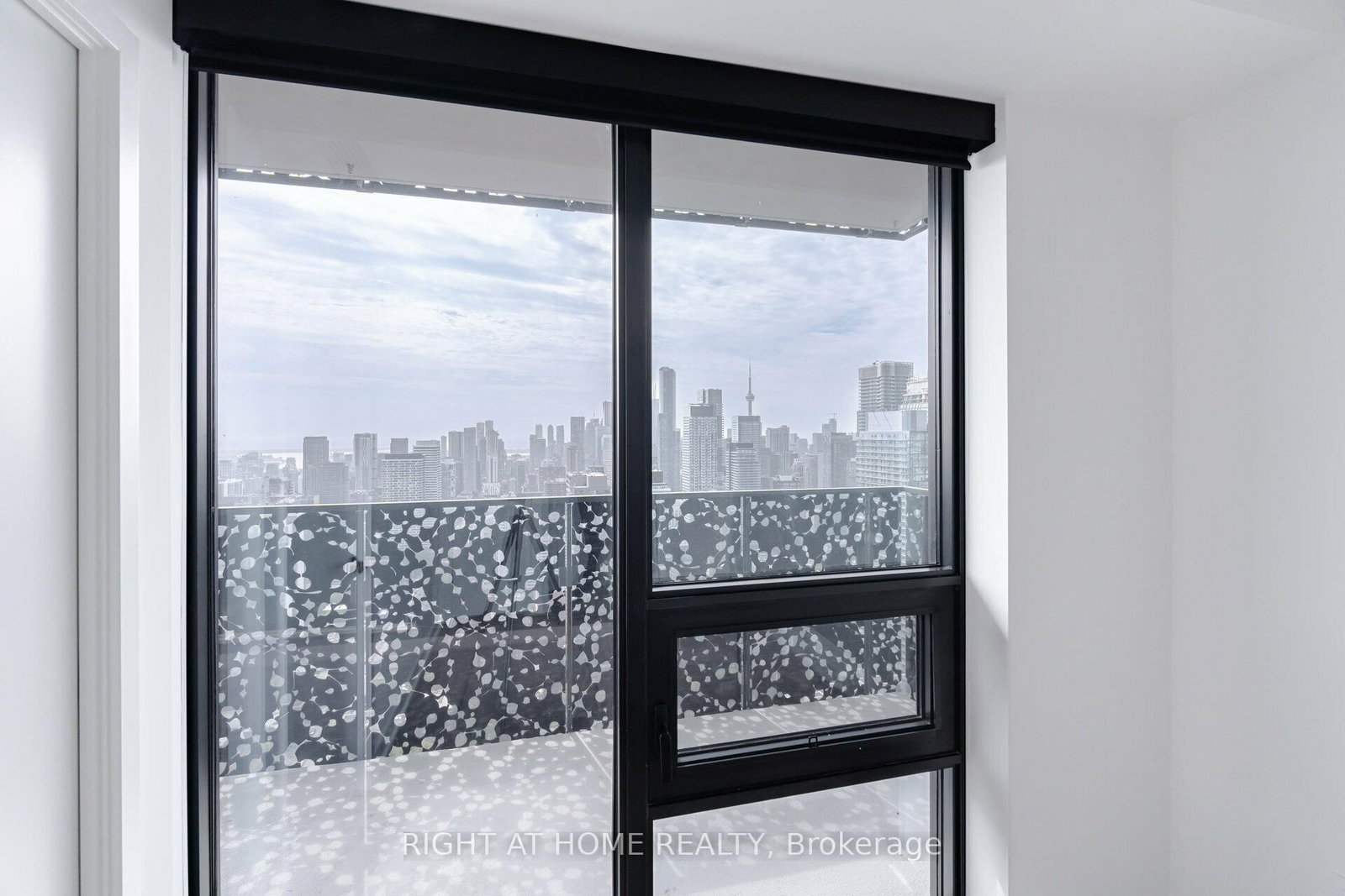 55 Charles Street E, Unit 4403 thumbnail 25