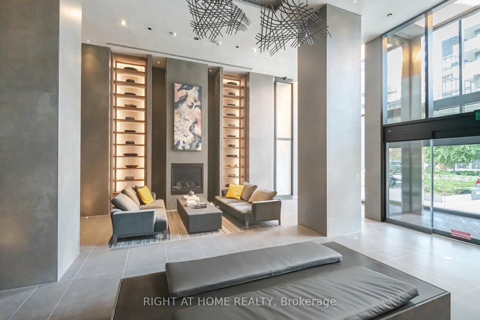 55 Charles Street E, Unit 4403 thumbnail 3