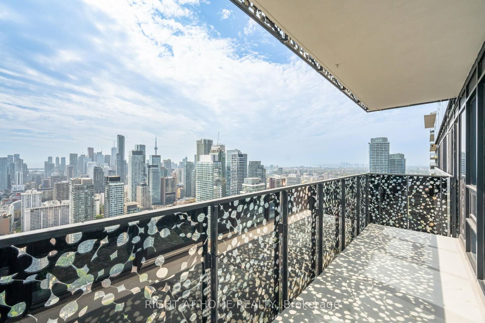 55 Charles Street E, Unit 4403 thumbnail 31