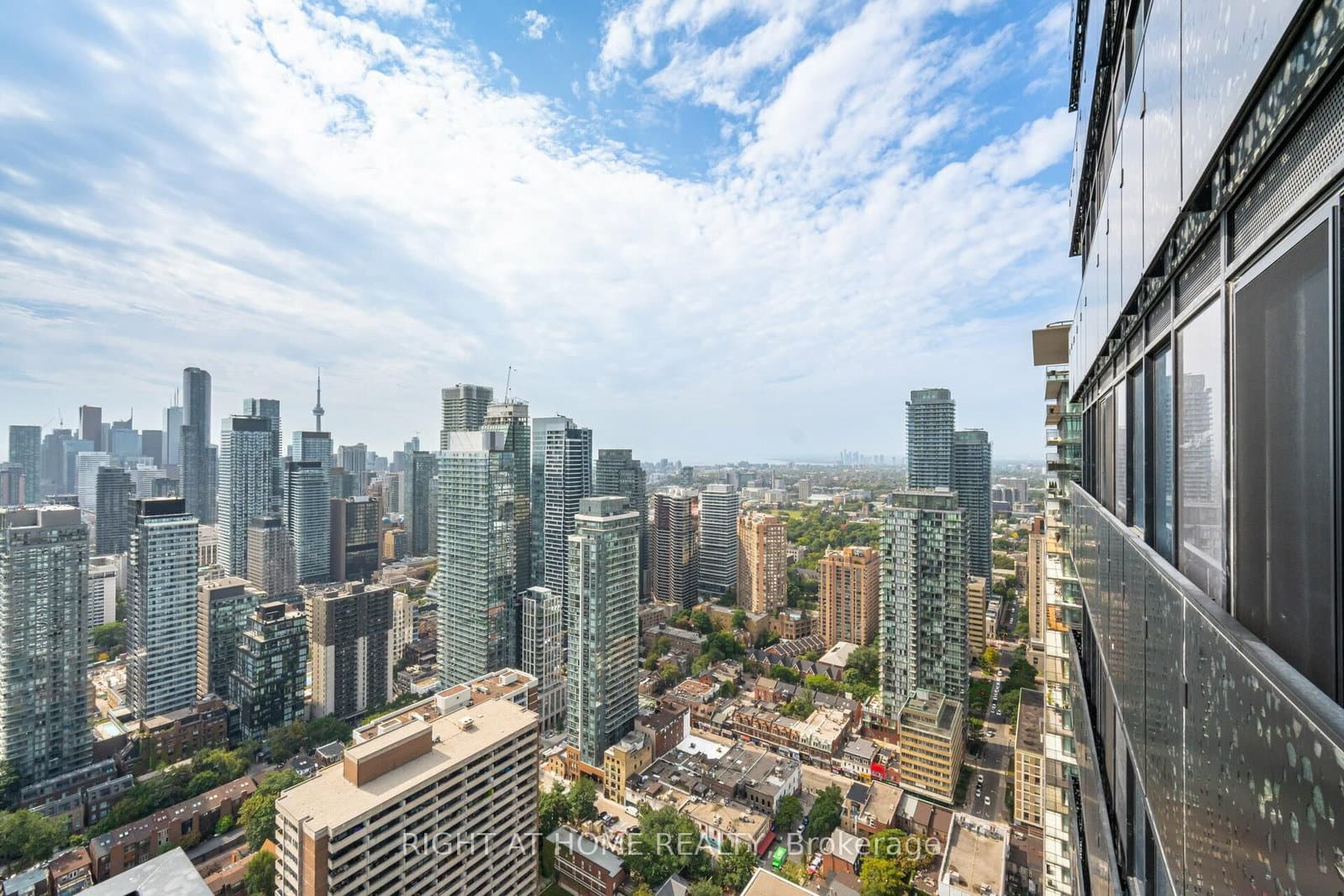 55 Charles Street E, Unit 4403 thumbnail 34