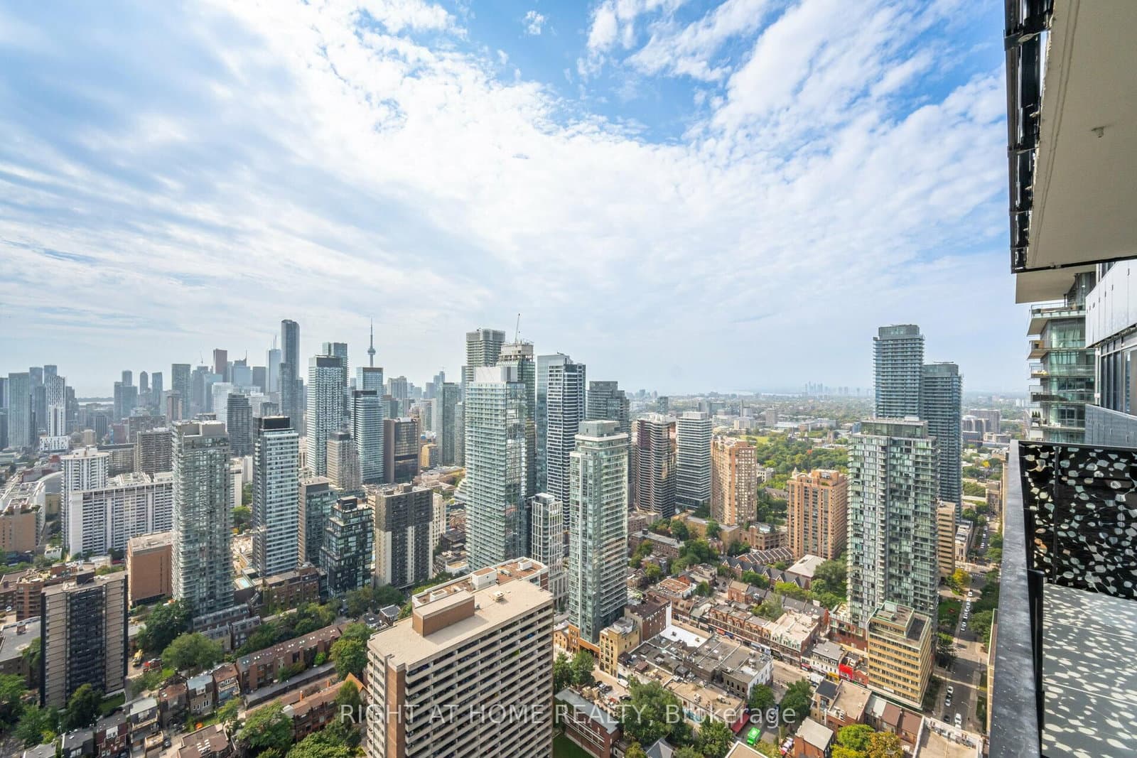 55 Charles Street E, Unit 4403 thumbnail 37