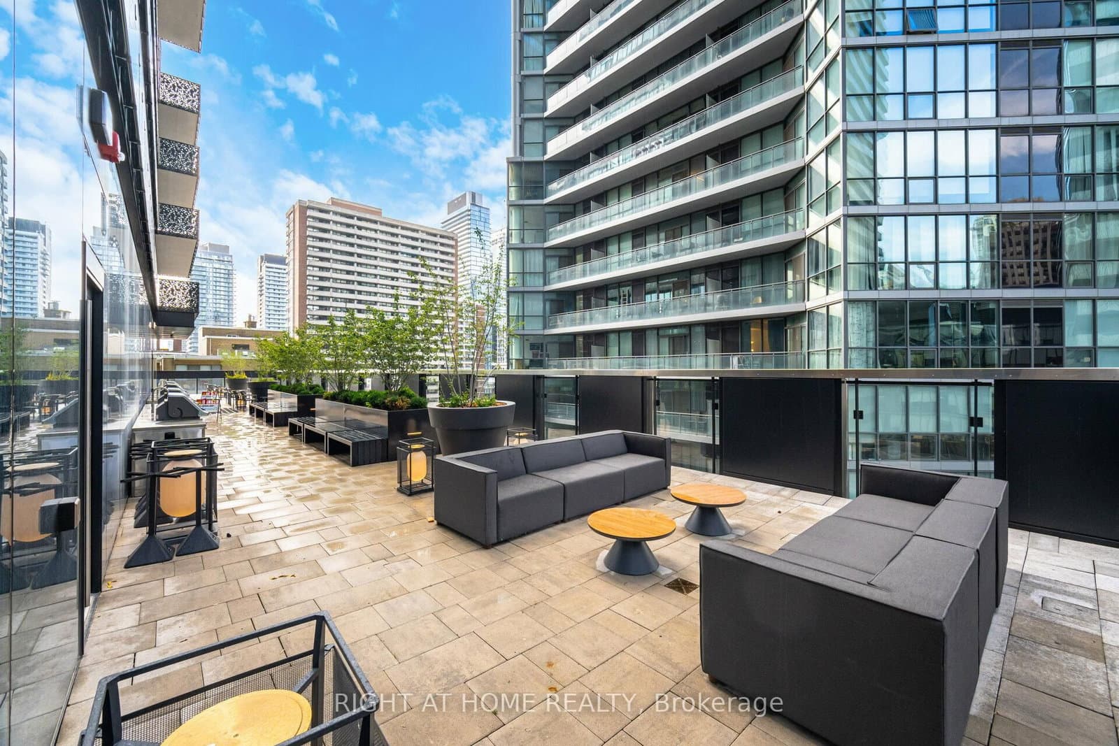 55 Charles Street E, Unit 4403 thumbnail 38