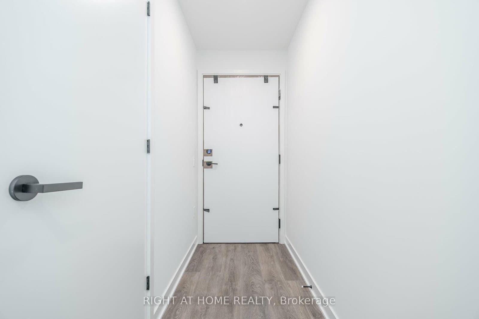 55 Charles Street E, Unit 4403 thumbnail 4