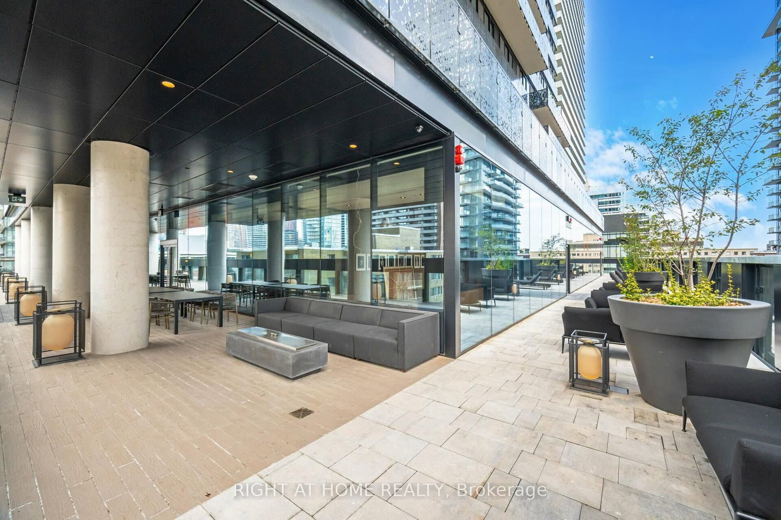 55 Charles Street E, Unit 4403 thumbnail 40