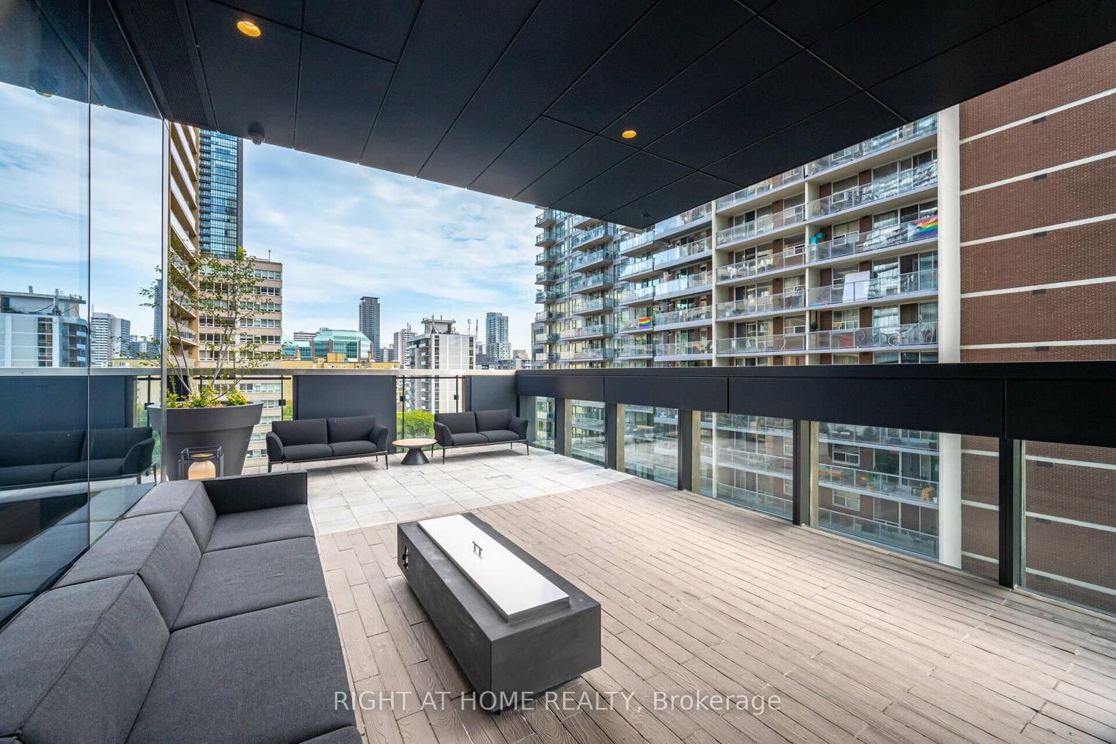 55 Charles Street E, Unit 4403 thumbnail 42
