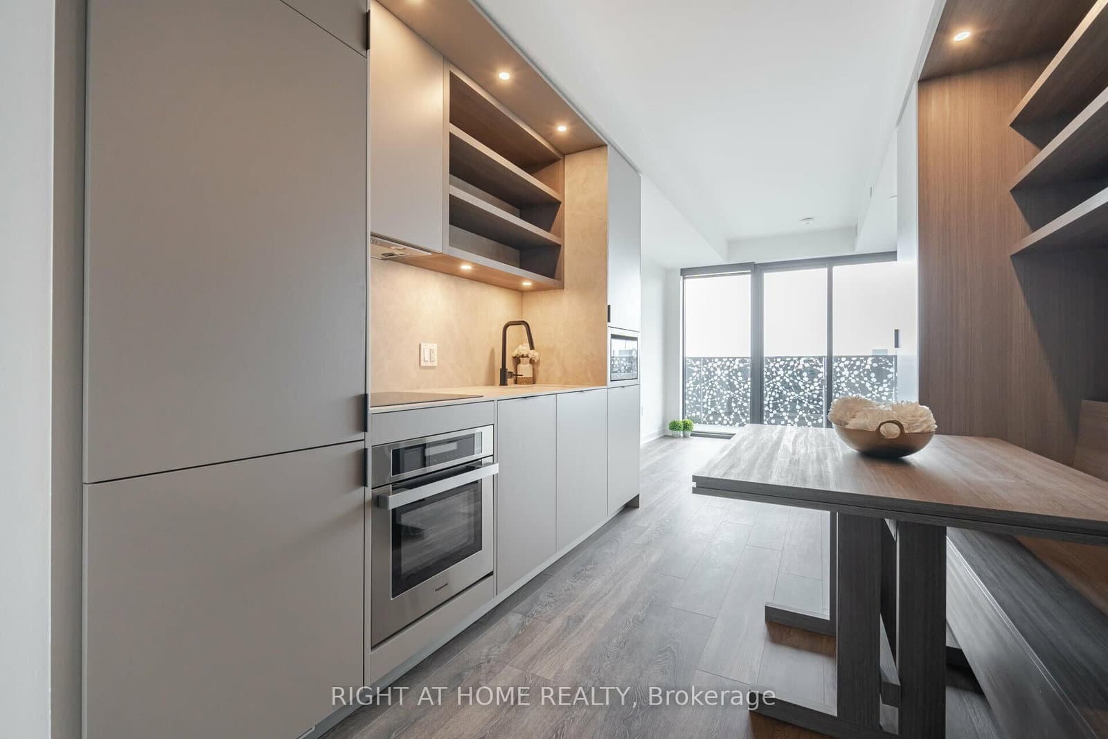 55 Charles Street E, Unit 4403 thumbnail 6