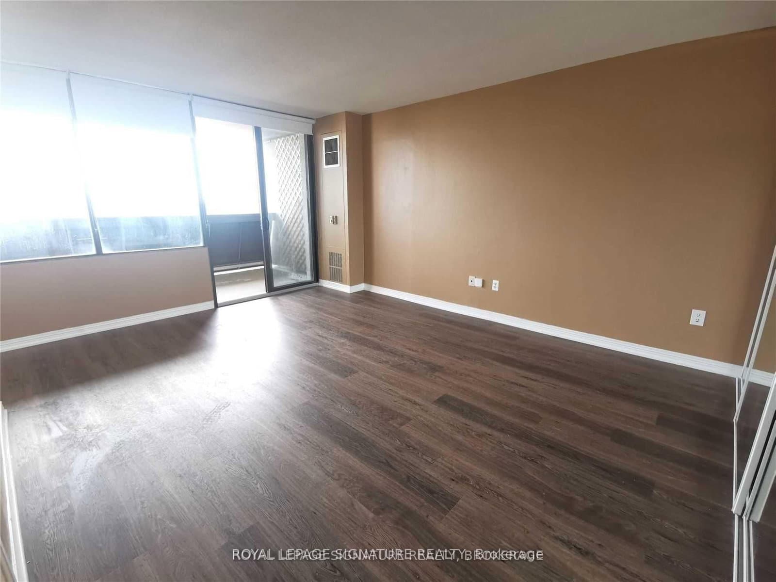 720 Spadina Avenue, Unit 1606 thumbnail 6