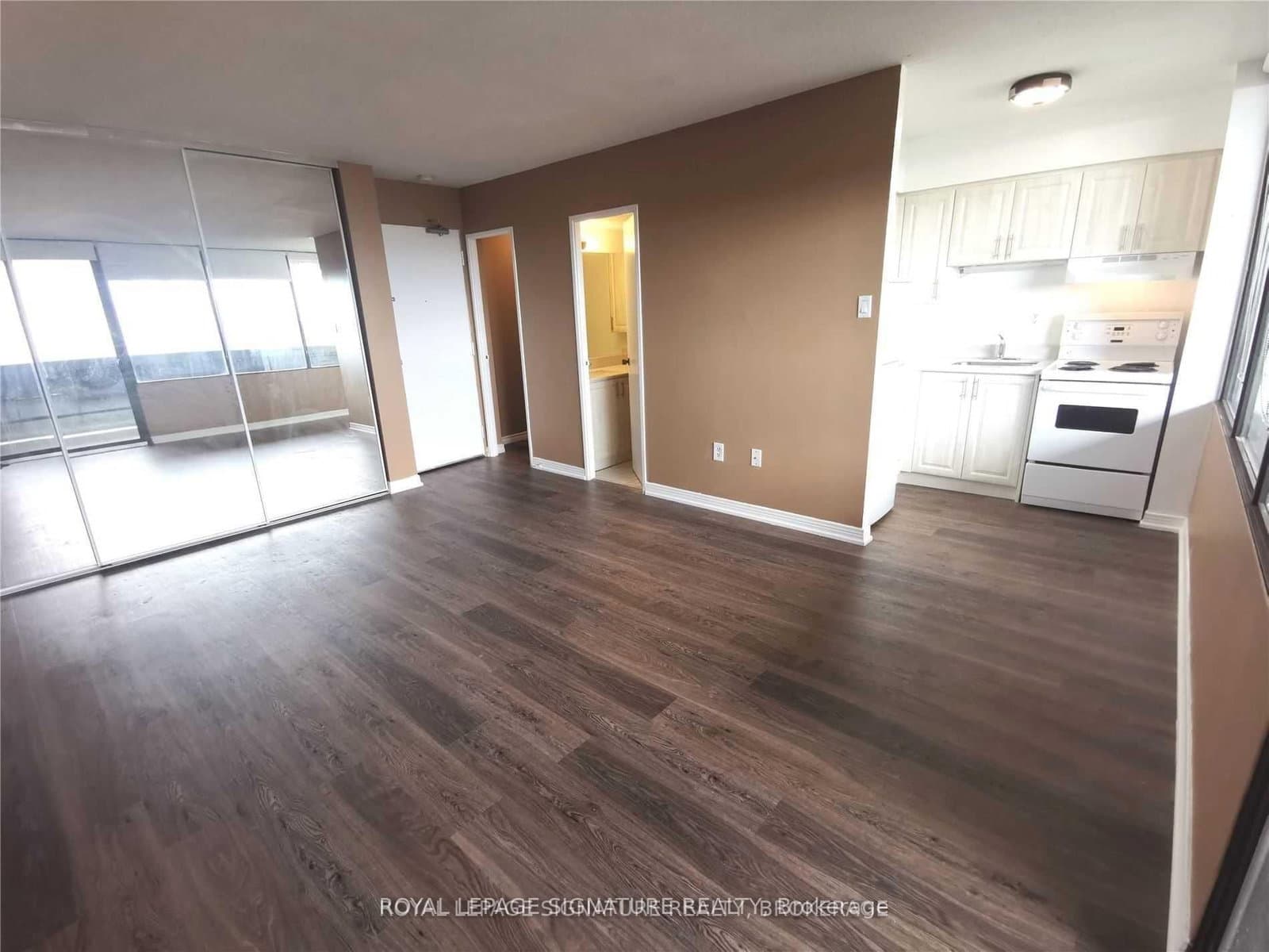 720 Spadina Avenue, Unit 1606 thumbnail 9