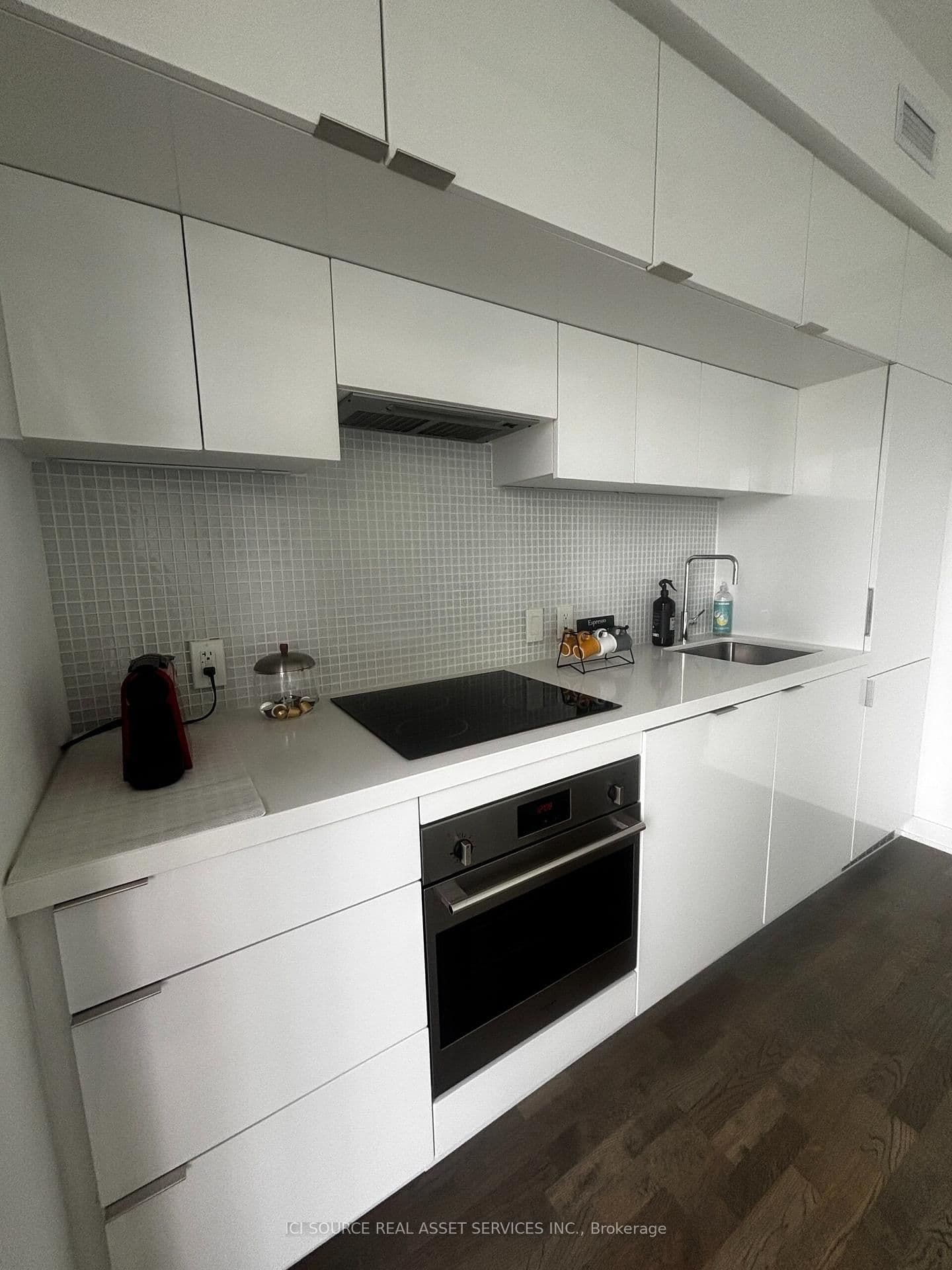 185 Roehampton Avenue, Unit 1304 thumbnail 10
