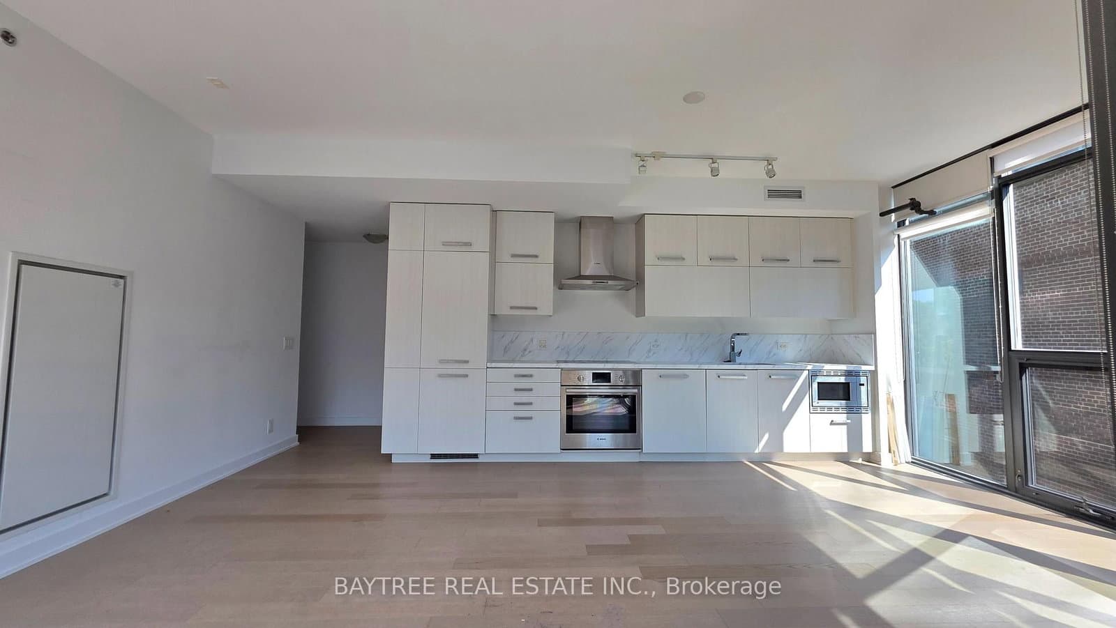 15 Beverley Street, Unit 608 thumbnail 2