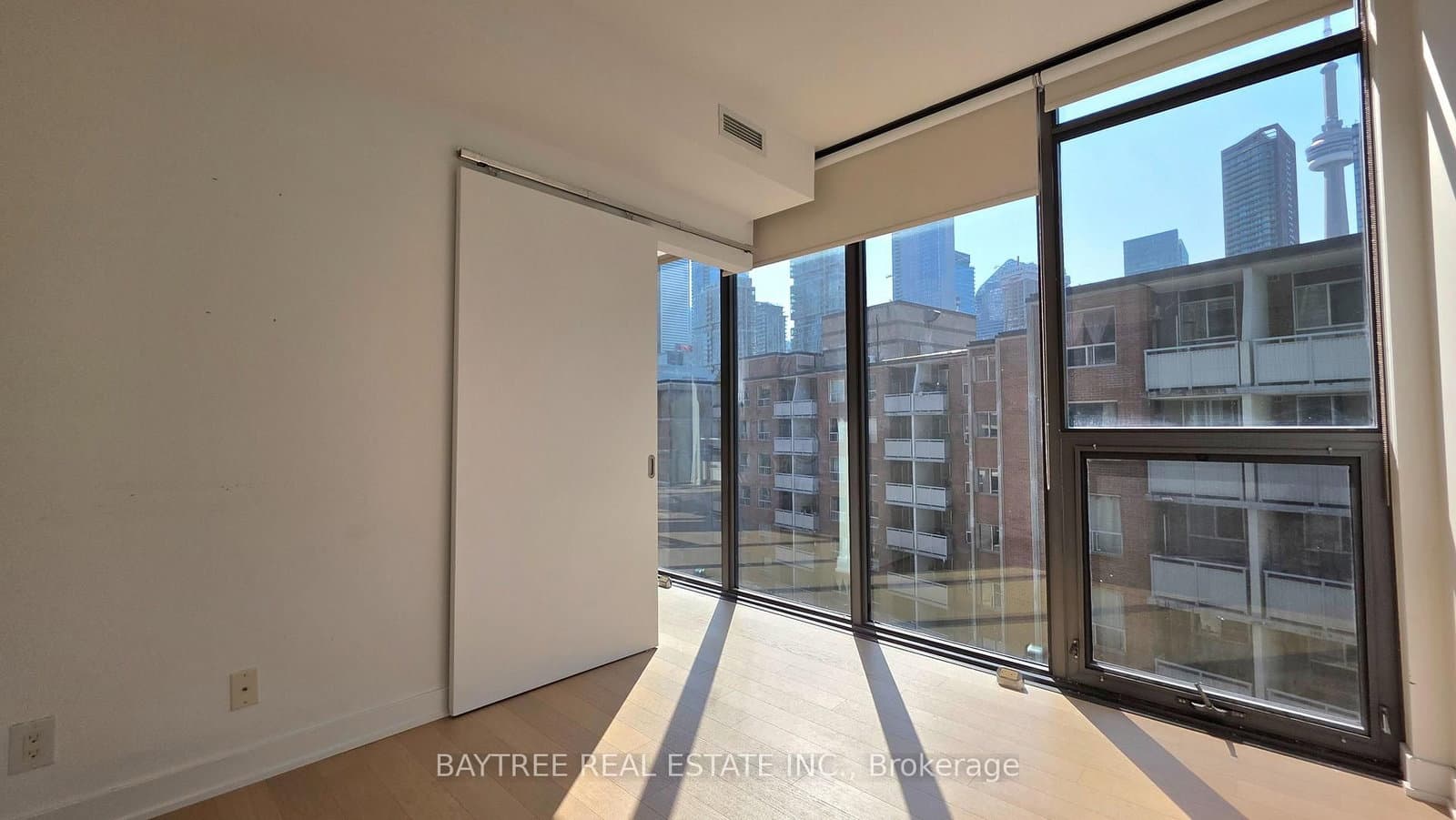15 Beverley Street, Unit 608 thumbnail 5