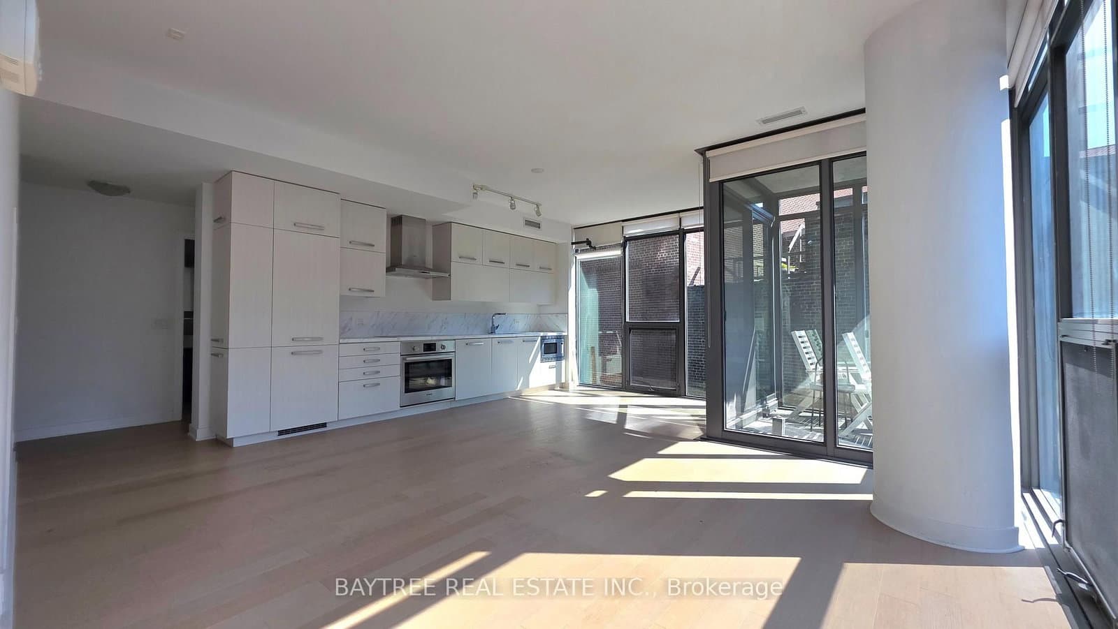 15 Beverley Street, Unit 608 thumbnail 6