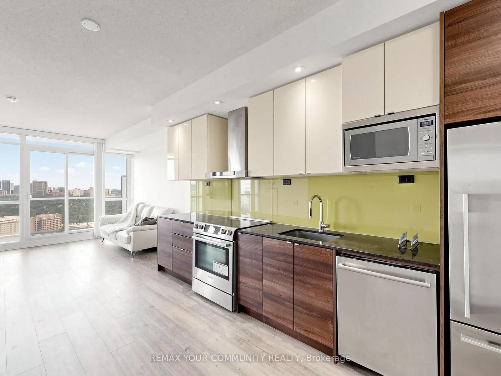 121 Mcmahon Drive, Unit 3302 thumbnail 17