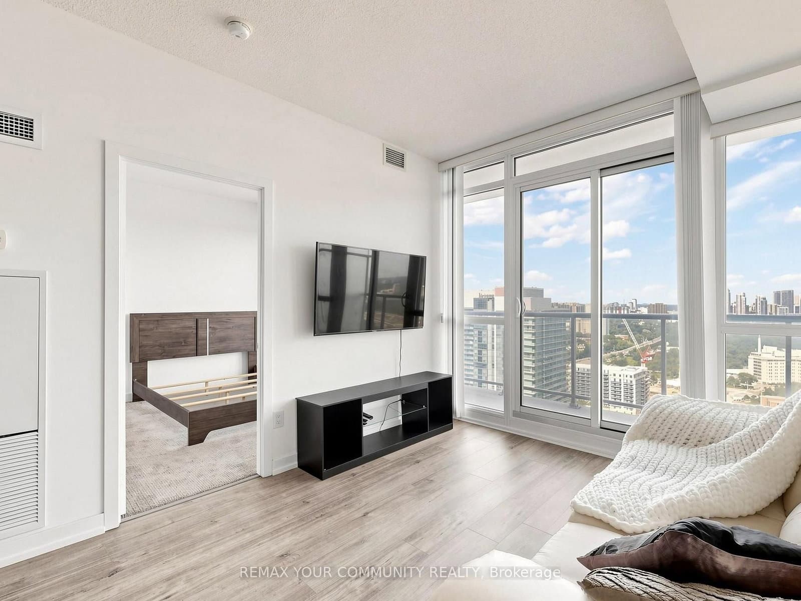 121 Mcmahon Drive, Unit 3302 thumbnail 23