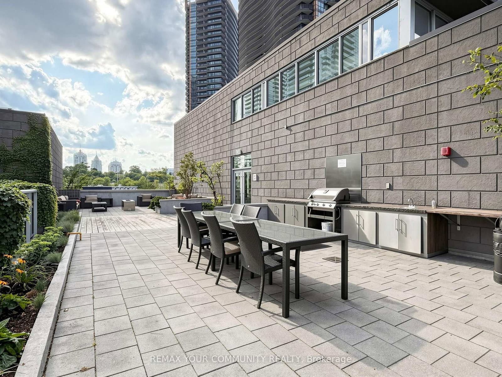 121 Mcmahon Drive, Unit 3302 thumbnail 34