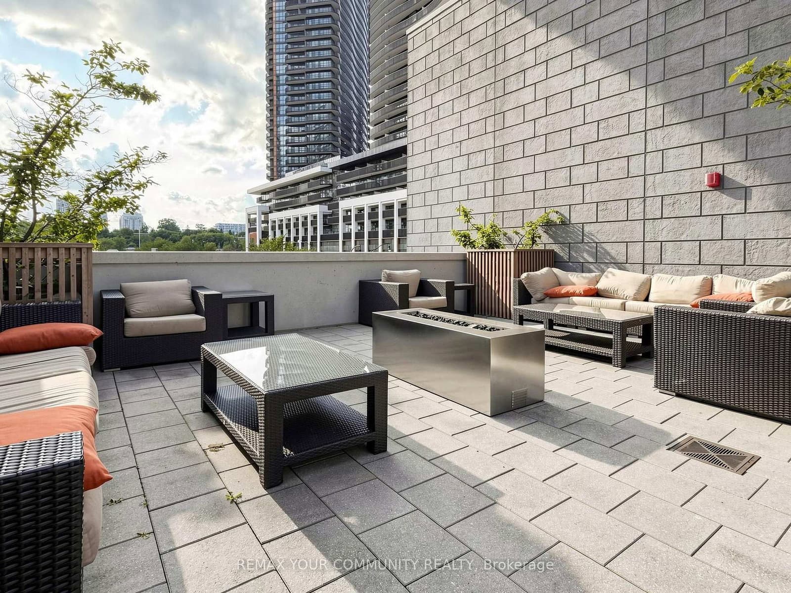 121 Mcmahon Drive, Unit 3302 thumbnail 36