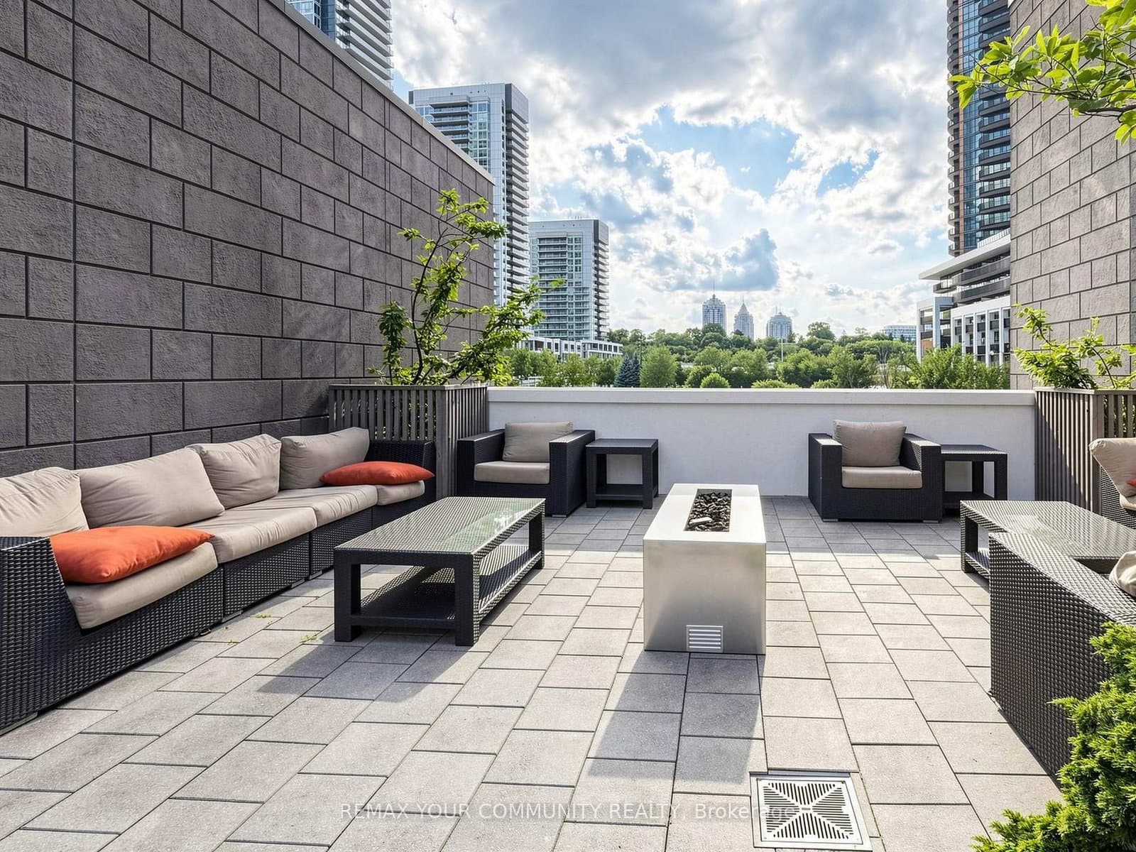 121 Mcmahon Drive, Unit 3302 thumbnail 37