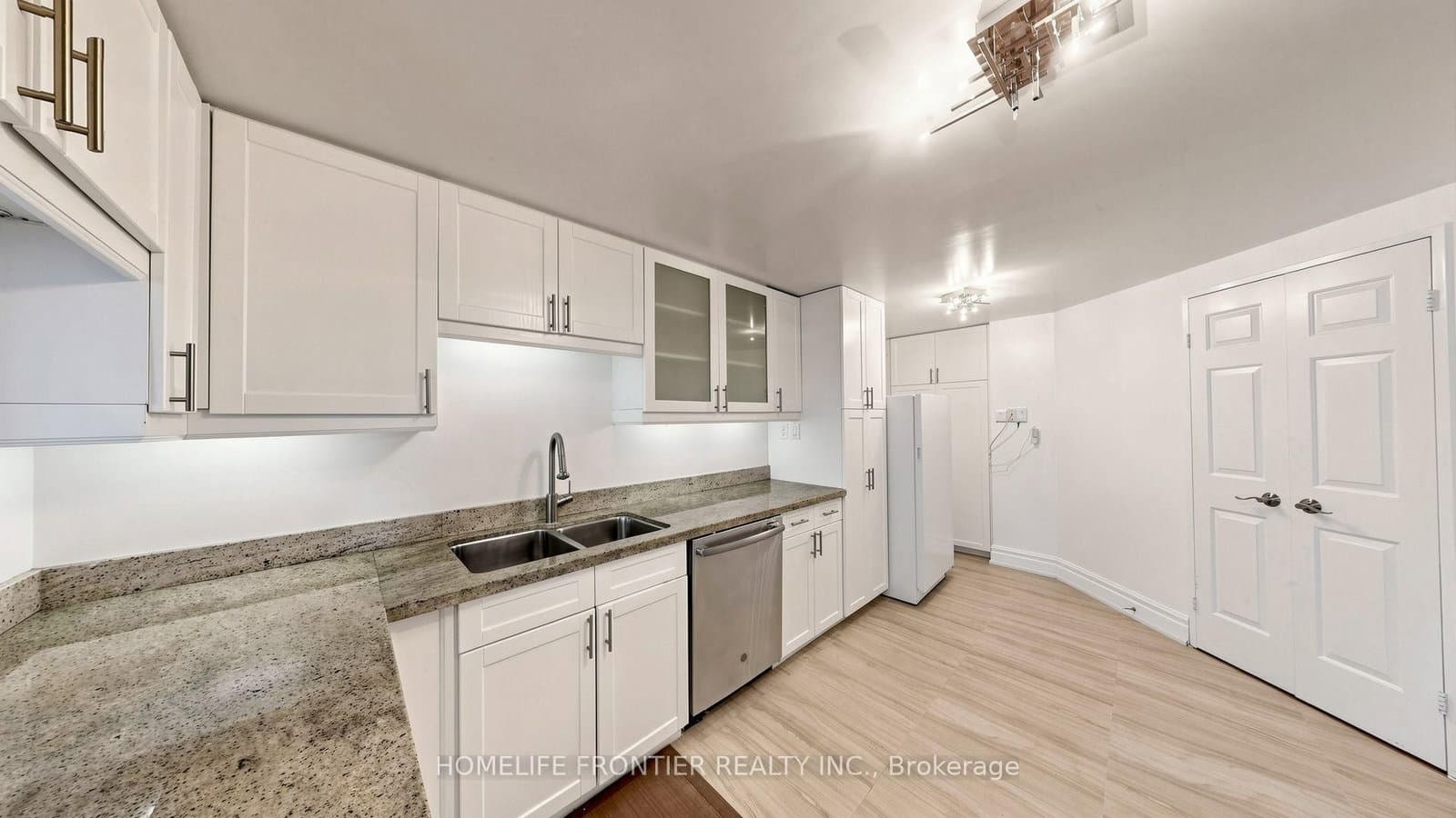 131 Beecroft Road, Unit 203 thumbnail 17