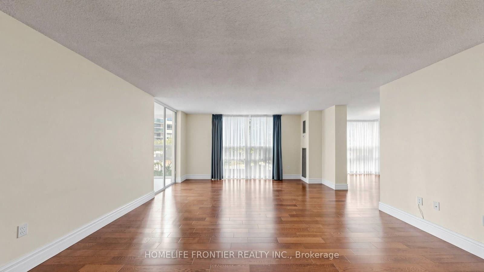 131 Beecroft Road, Unit 203 thumbnail 9