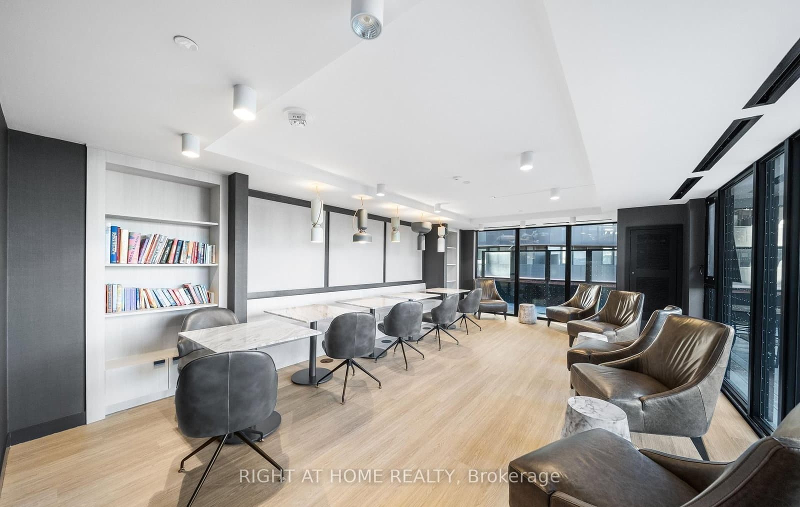 8 Tippett Road, Unit 202 thumbnail 7