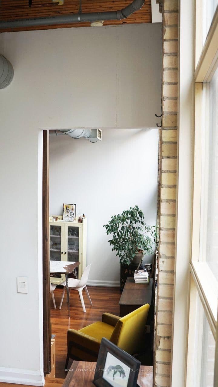 736 Dundas Street E, Unit 203 thumbnail 10