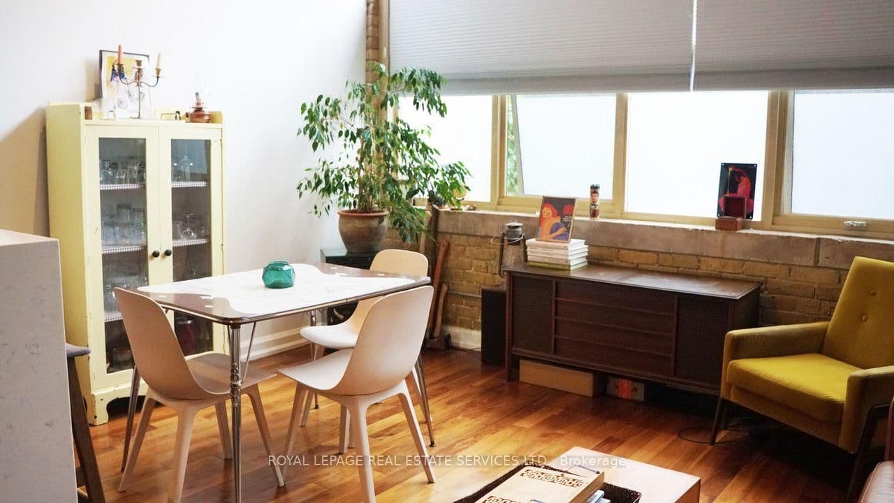 736 Dundas Street E, Unit 203 thumbnail 13