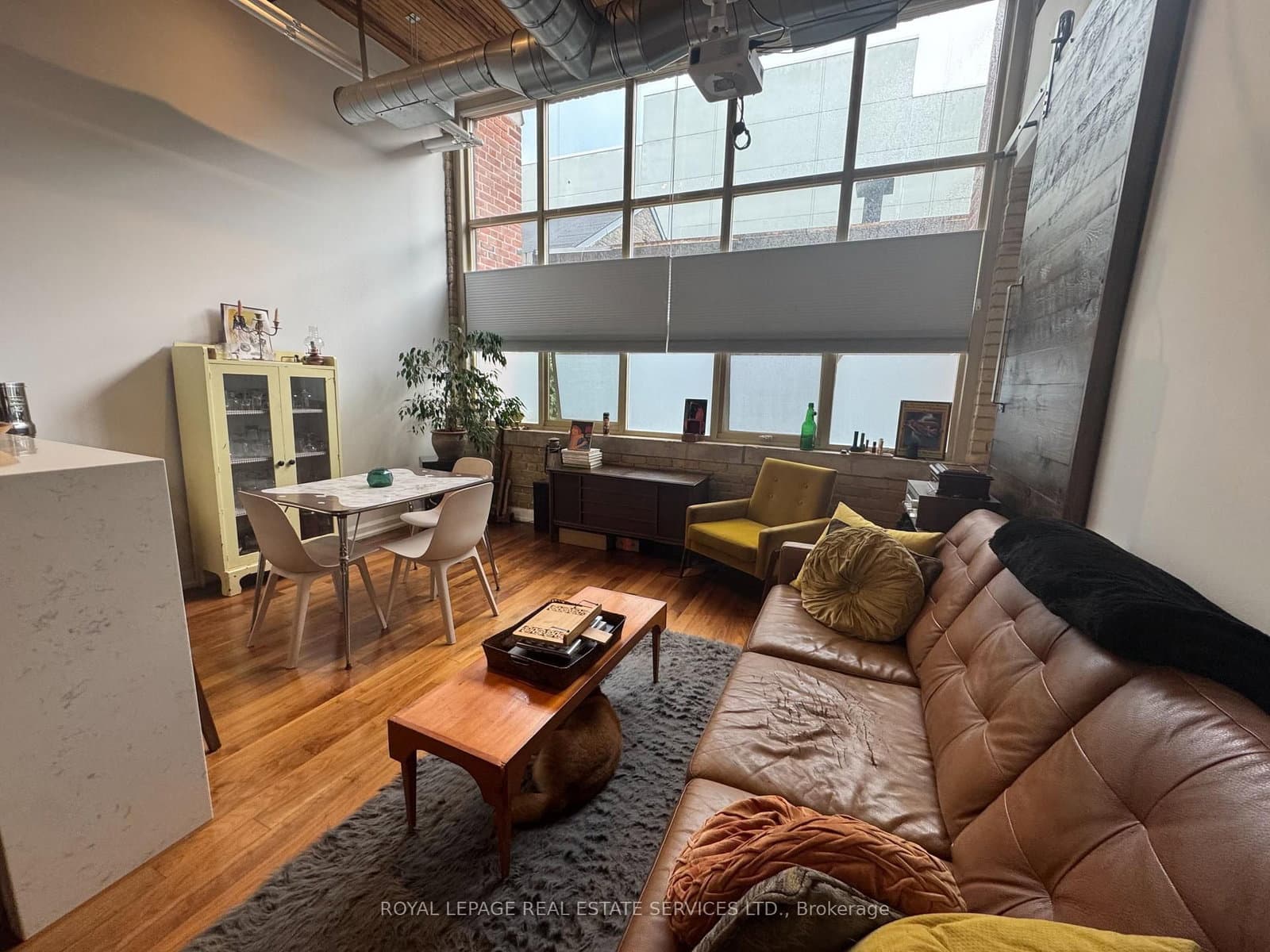 736 Dundas Street E, Unit 203 thumbnail 3