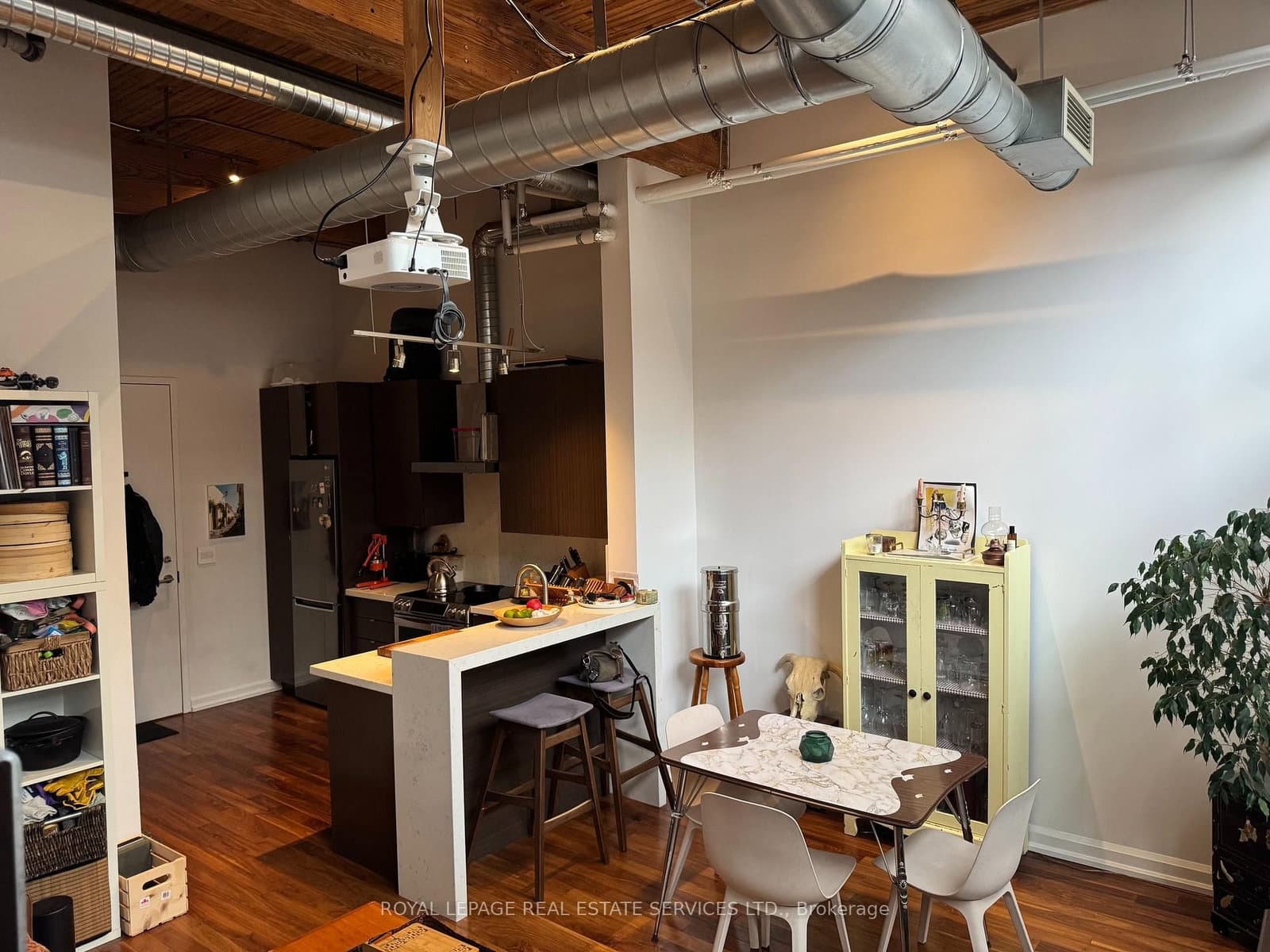 736 Dundas Street E, Unit 203 thumbnail 5